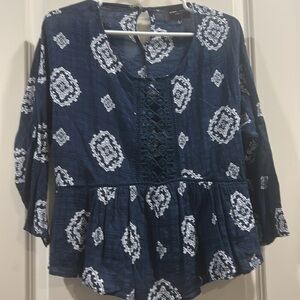 Romeo + Juliet Couture peplum lace detailing front w/ruffle scooped hem size S